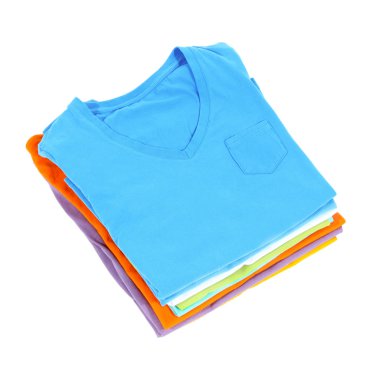 düzgünce katlanmış gömlek üzerine beyaz izole