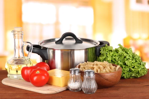 Ingredients for cooking pasta on table in kitchen — Stock Photo, Image