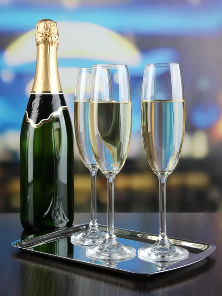 Champagne i glass på restaurant. – stockfoto