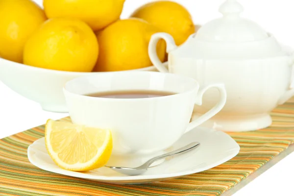 Taza de té con limón de cerca —  Fotos de Stock