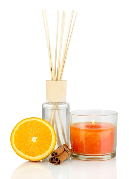 Aromatische Sticks für zu Hause mit fruchtigem Geruch isoliert auf weiß — Stockfoto