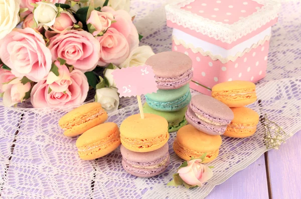 Macaroons on wooden table close-up — Stock Photo, Image