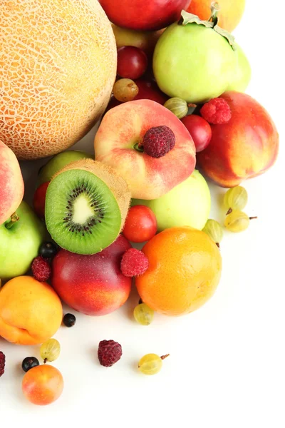 Valikoima mehukkaita hedelmiä, eristetty valkoinen — kuvapankkivalokuva