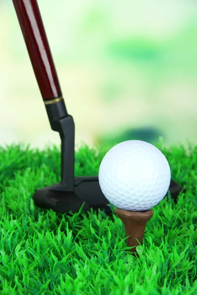 Golf ball and driver on green grass outdoor close up — Stock Photo, Image