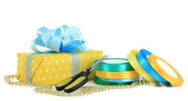 hediye tatil hediye üzerinde beyaz izole kaydırma bantları