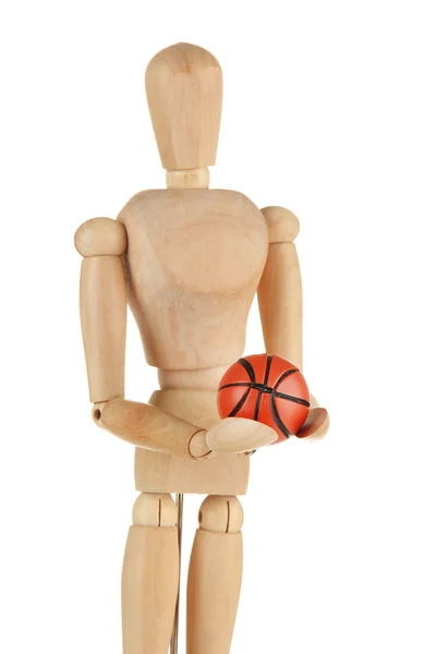 Mannequin en bois avec ballon de basket isolé sur blanc — Photo