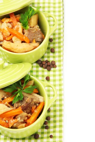 Homemade beef stir fry with vegetables in color pans, isolated on white — Stock Photo, Image