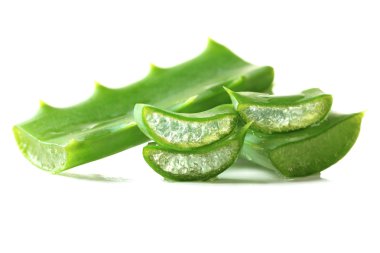 aloe yaprakları, üzerinde beyaz izole