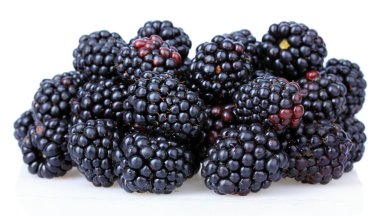 tatlı Blackberry'li üzerinde beyaz izole et.