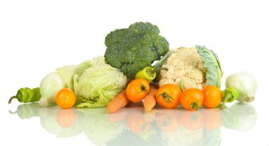 Taze sebzeler beyaz üzerine izole