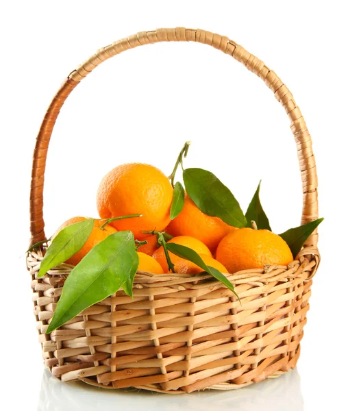 Ripe sweet tangerine with leaves in basket, isolated on white — Stock Photo, Image