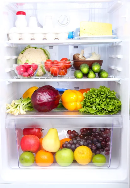 Refrigerador lleno de comida — Foto de Stock