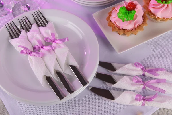 Table setting on tablecloth — Stock Photo, Image