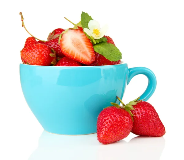 Ripe sweet strawberries in blue cup, isolated on white — Stock Photo, Image