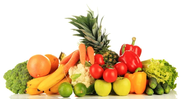 Sortimento de frutas e legumes frescos, isolados em branco — Fotografia de Stock