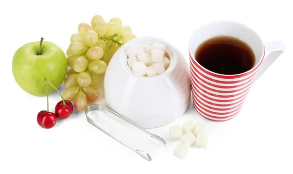 Teetasse und Zuckerdose auf weißem Hintergrund — Stockfoto