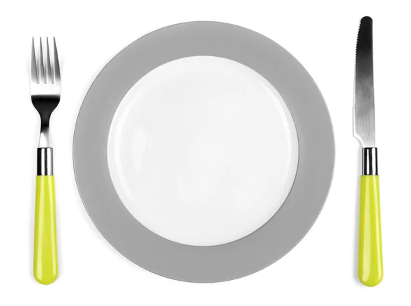 Cuchillo, plato blanco y tenedor, aislado en blanco — Foto de Stock