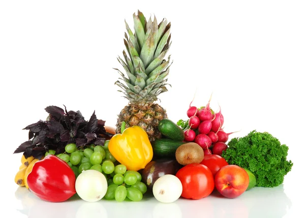Différents fruits et légumes isolés sur blanc — Photo