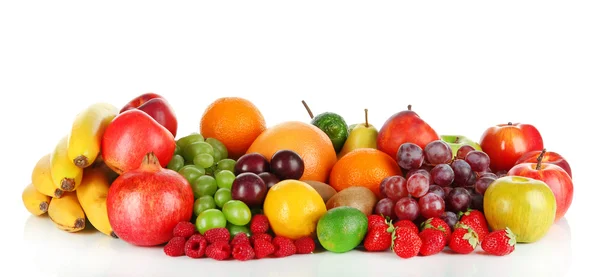 Diferentes frutas aisladas en blanco — Foto de Stock