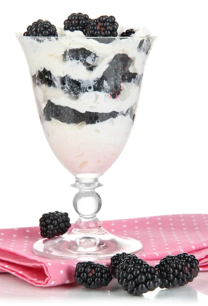 Natural yogurt with fresh blackberries isolated on white — Stock Photo, Image