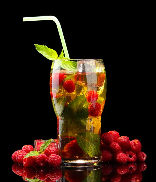 Iced tea with raspberries and mint on black background — Stock Photo, Image