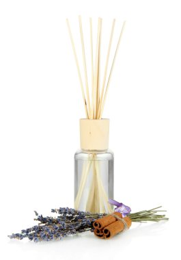 Lavanta ve üzerinde beyaz izole tarçın kokusu ile ev için aromatik yapışıyor