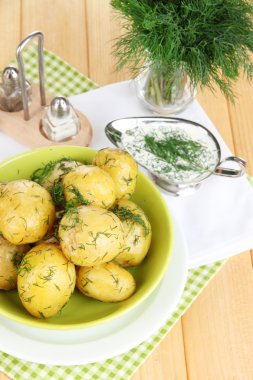 peçete ahşap tablo üzerinde üzerinde fotokopiler üzerinde haşlanmış patates