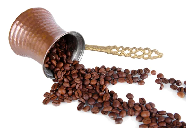 kahve ve kahve çekirdekleri, üzerinde beyaz izole