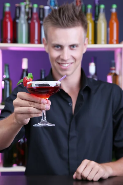 Portrait of handsome barman preparing cocktail, at bar — Stock Photo, Image