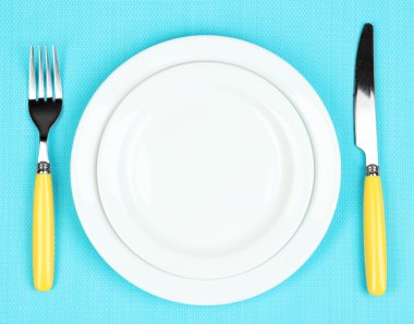 bıçak, renk tabak ve çatal, renkli arka plan üzerinde