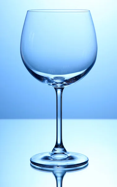 Empty wine glasses arranged on blue background — Stock Photo, Image