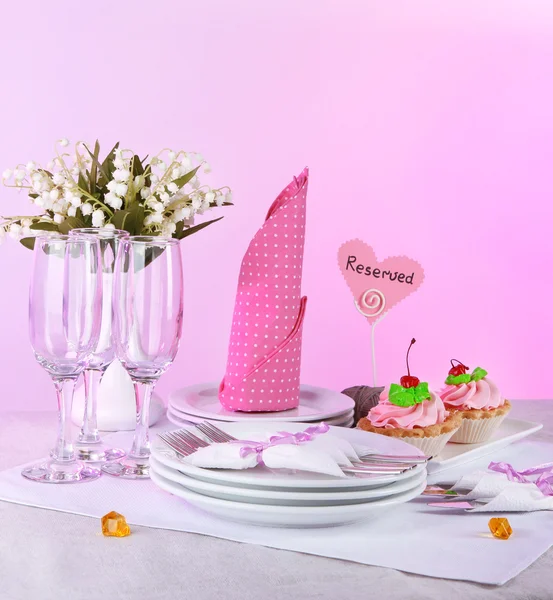 Table setting on tablecloth — Stock Photo, Image