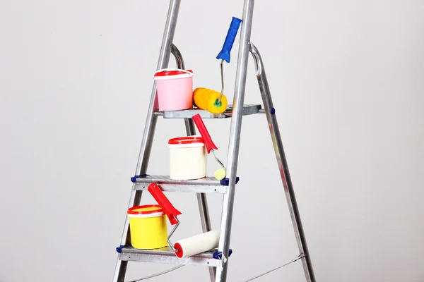 Metal ladder and paint in room — Stock Photo, Image