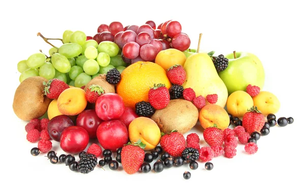 Frutas frescas e bagas isoladas em branco — Fotografia de Stock