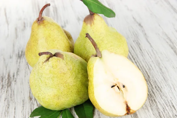 Peren op houten ondergrond — Stockfoto