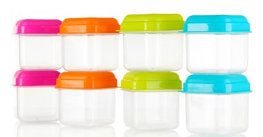 boş plastik kaplar üzerinde beyaz izole