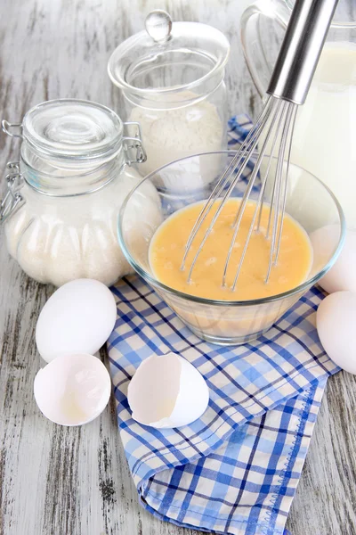 Ingredients for dough on wooden table close-up — Stock Photo, Image