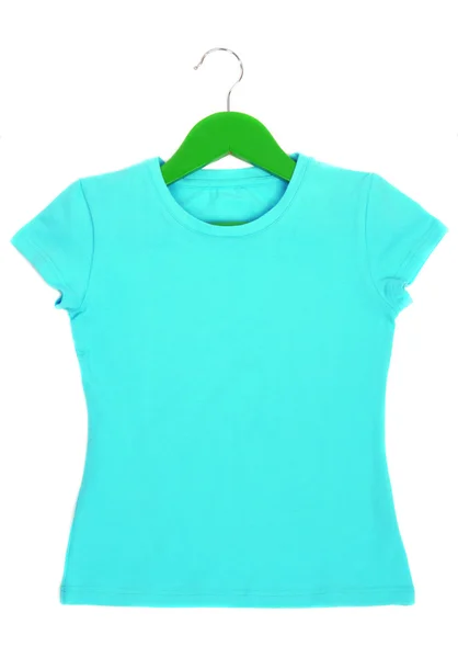 Ljus blå t-shirt på galge isolerad på vit — Stockfoto