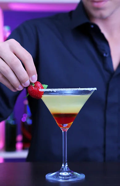 Portrait of handsome barman preparing cocktail, at bar — Stock Photo, Image