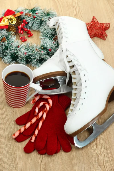 フィギュア スケート クローズ アップ テーブル上の一杯のコーヒー — ストック写真