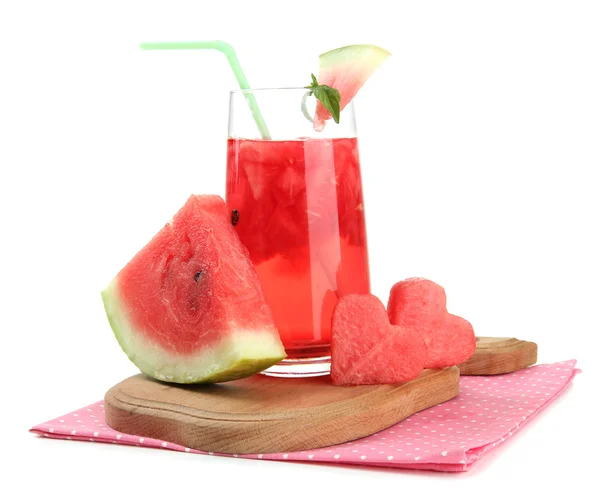 Frische Wassermelone und Glas Wassermelonensaft isoliert auf weiß — Stockfoto