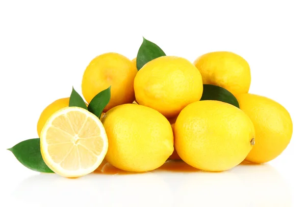 Rijp citroenen geïsoleerd op wit — Stockfoto