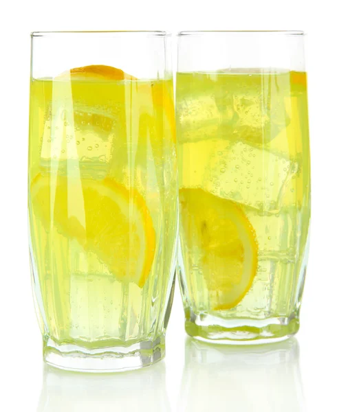 Deliciosa limonada aislada en blanco — Foto de Stock