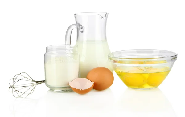 Інгредієнти для тіста ізольовані на білому — стокове фото