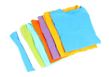 düzgünce katlanmış gömlek üzerine beyaz izole