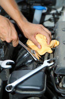 İngiliz anahtarını uzat. Auto makinist araba tamir