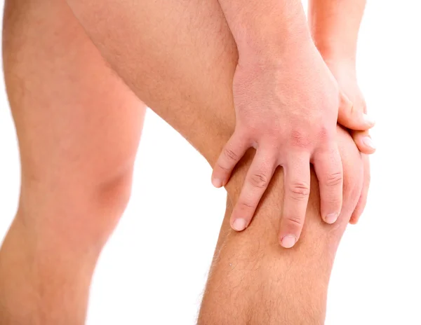 Hombre joven con dolor de rodilla, aislado en blanco — Foto de Stock