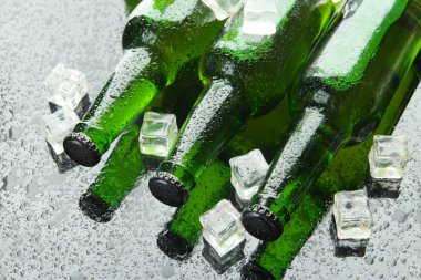 bira buz küpleri ile yakın çekim