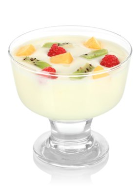 Beyaz izole meyve lezzetli yoğurt