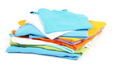 düzgünce katlanmış gömlek üzerine beyaz izole